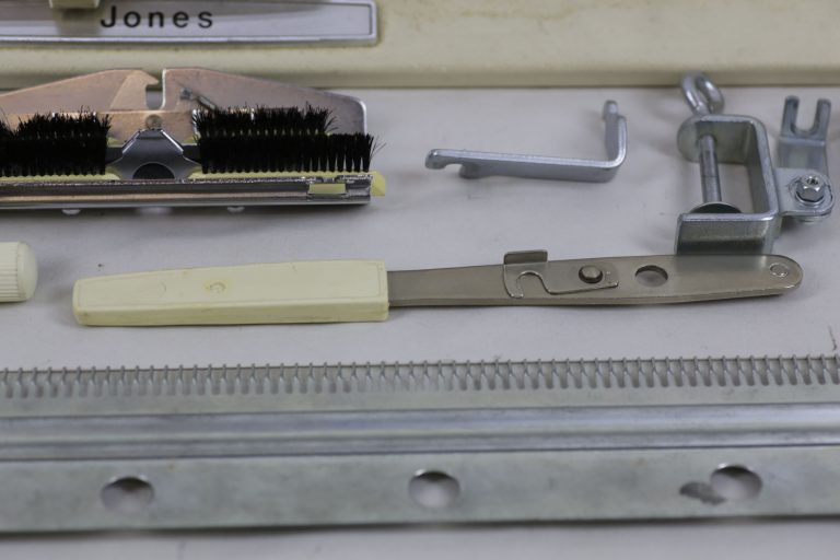Brother KR586 ribbing attachment – Knitting Machine Encyclopedia