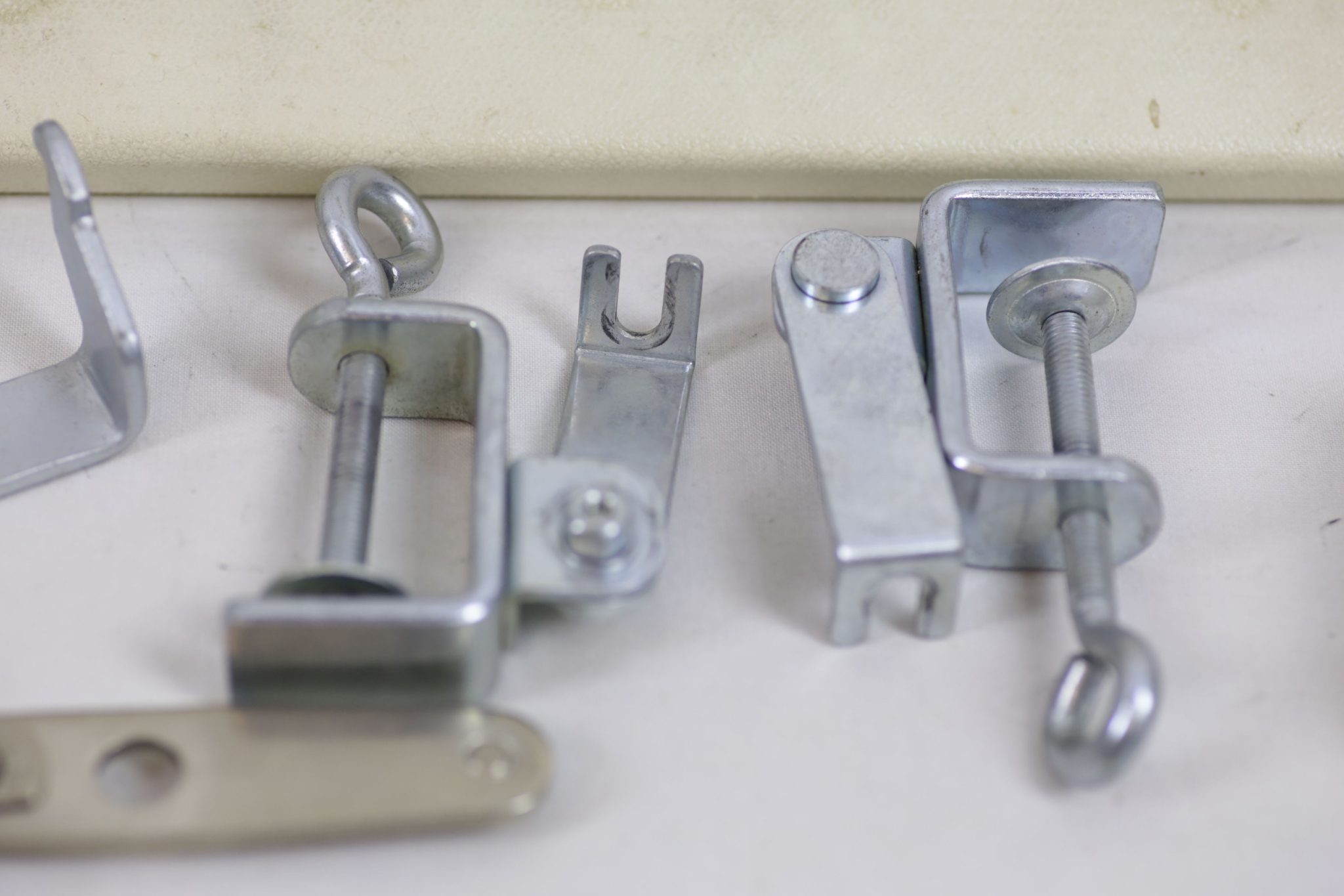 Brother KR586 ribbing attachment – Knitting Machine Encyclopedia