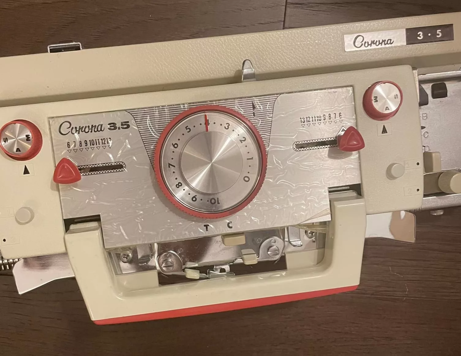 Corona 3.5 knitting machine