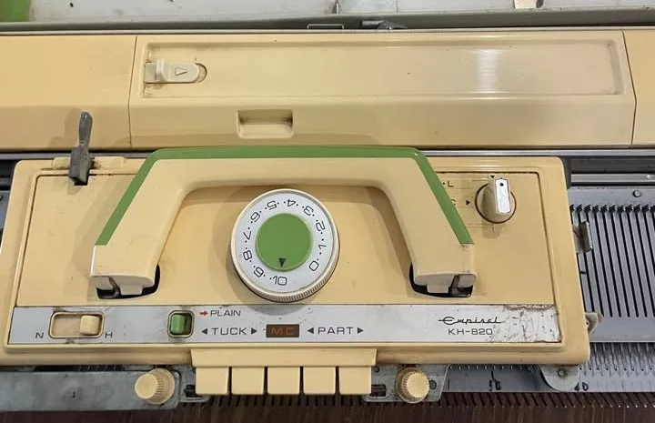 Empisal KH820 knitting machine