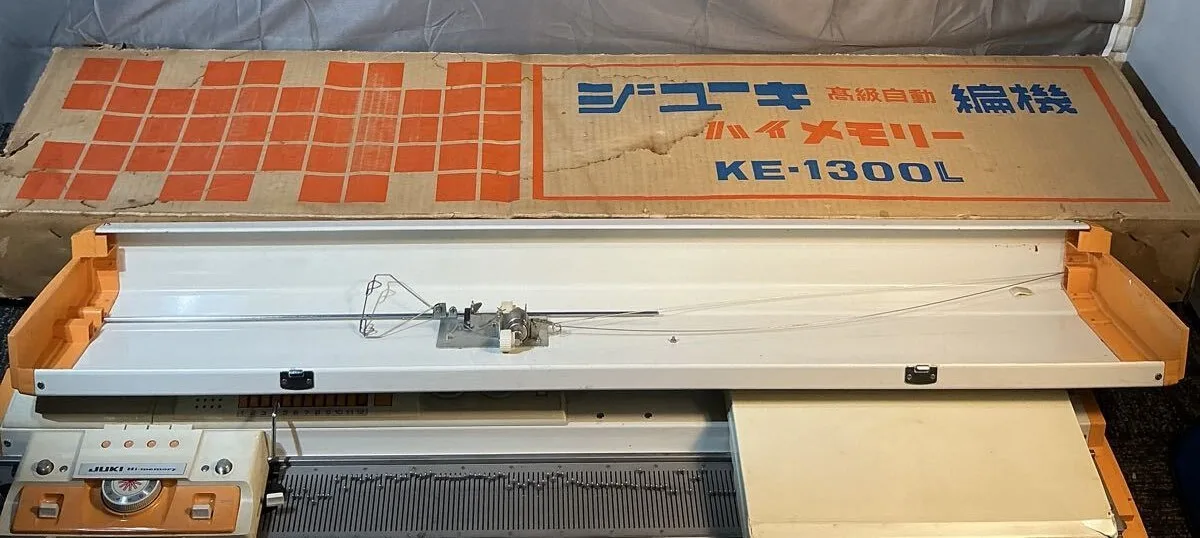 JUKI Hi Memory KE-1300L knitting machine